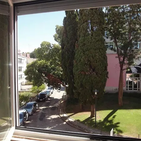 Lisbon Centre - Av Roma - Quiet And Close To All * Lisboa